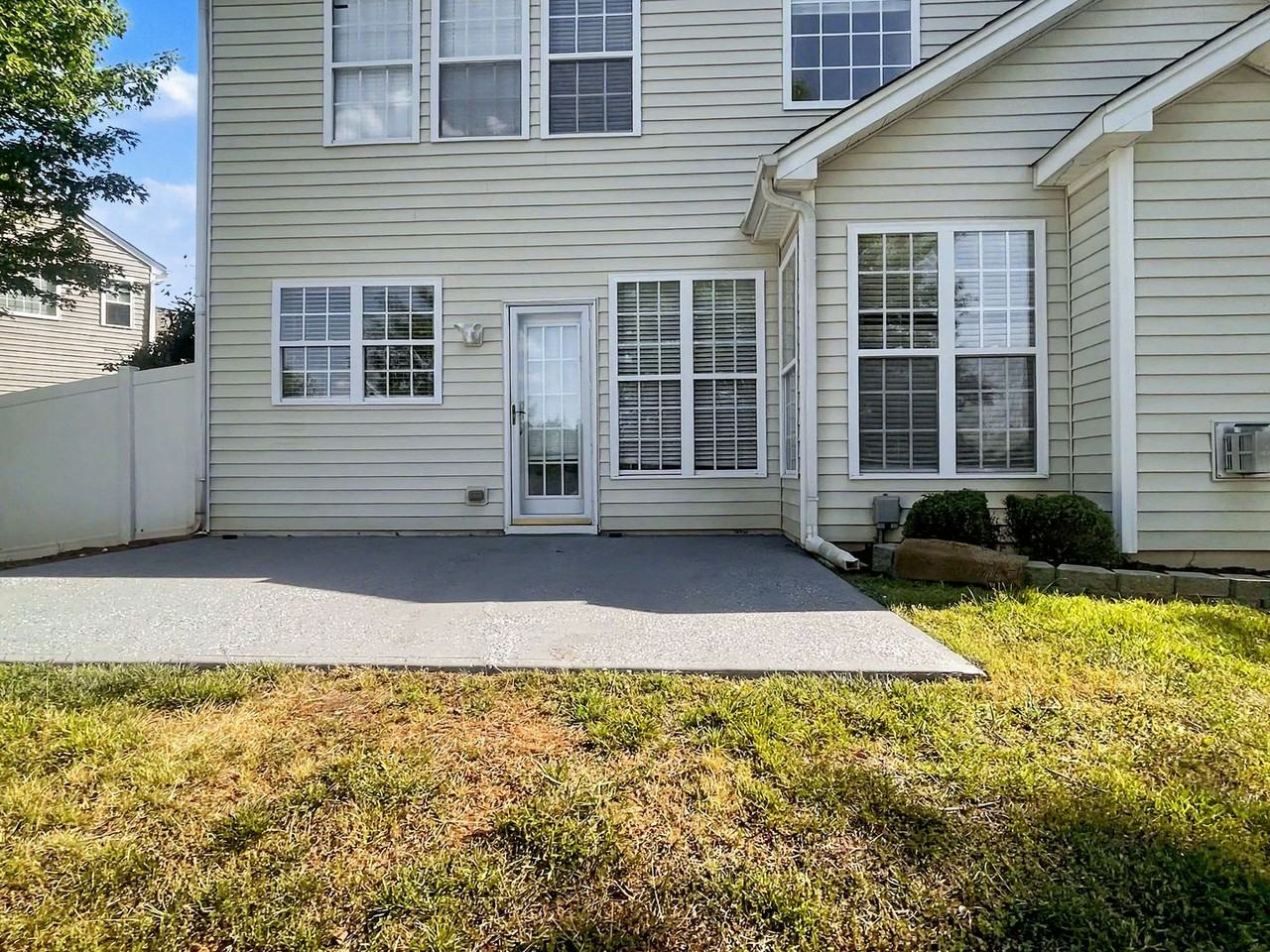 1481 Cantwell Ct - Photo 7 of 35