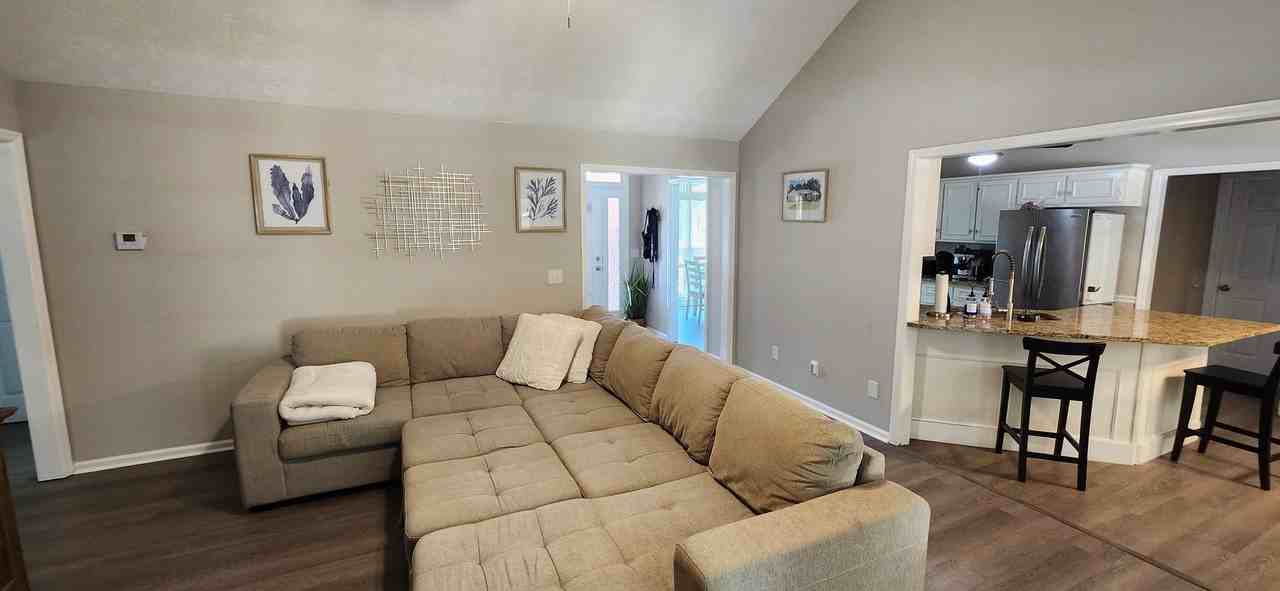 6725 Stone Creek Ct - Photo 3 of 20