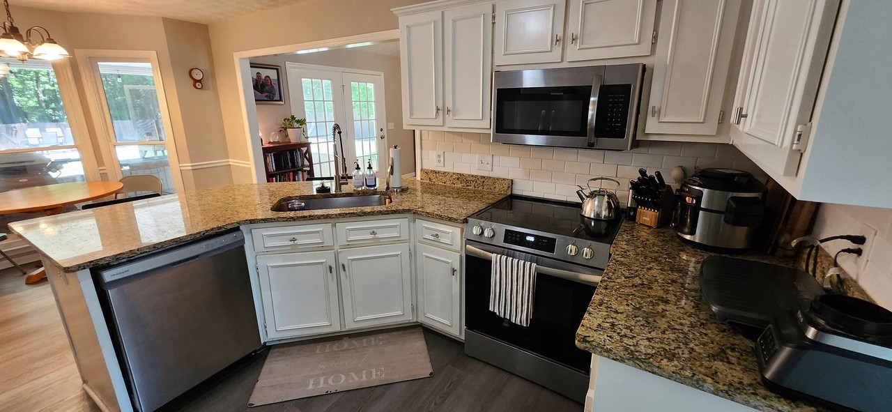 6725 Stone Creek Ct - Photo 6 of 20