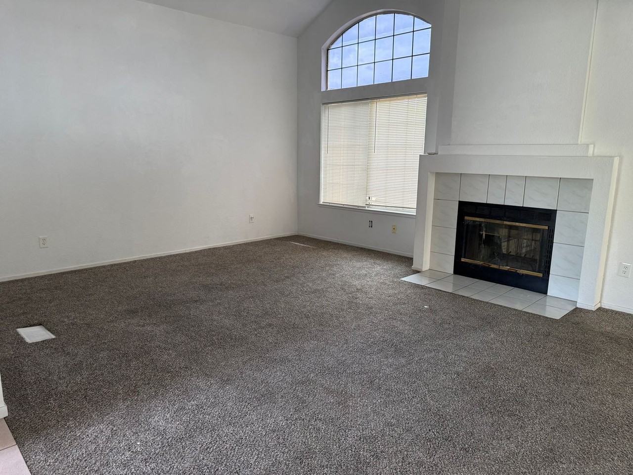 418 Kinsmill Ct - Photo 3 of 3