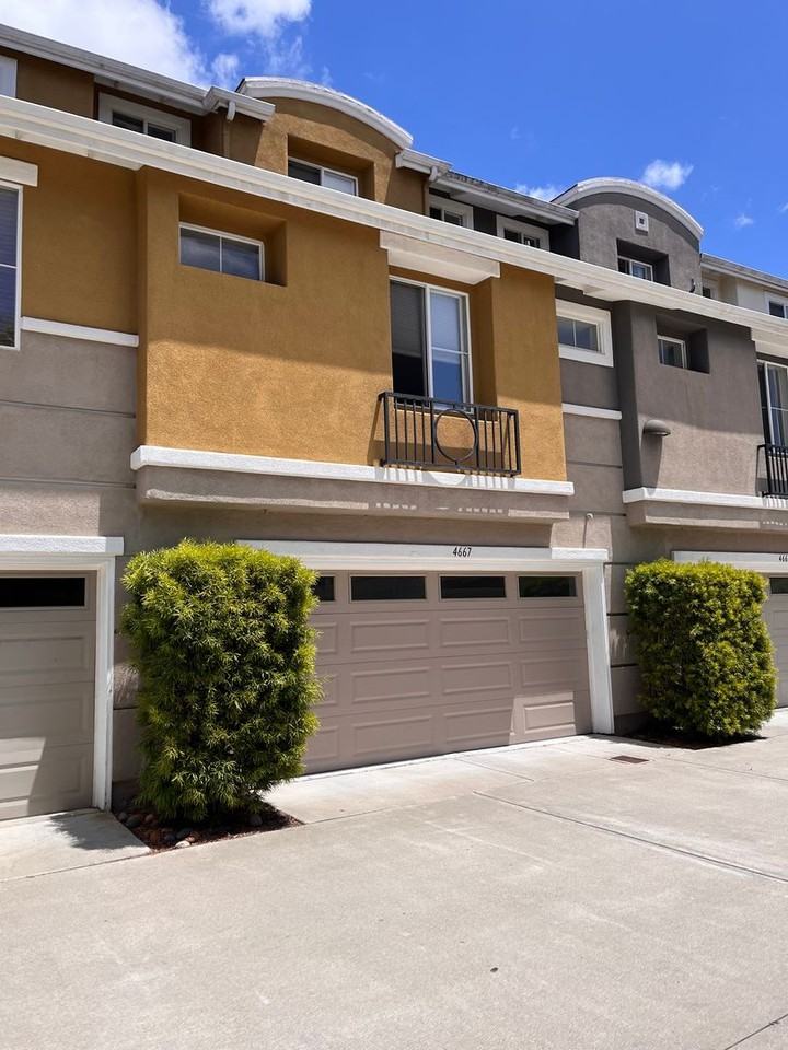 4667 Central Plz - Photo 2 of 48