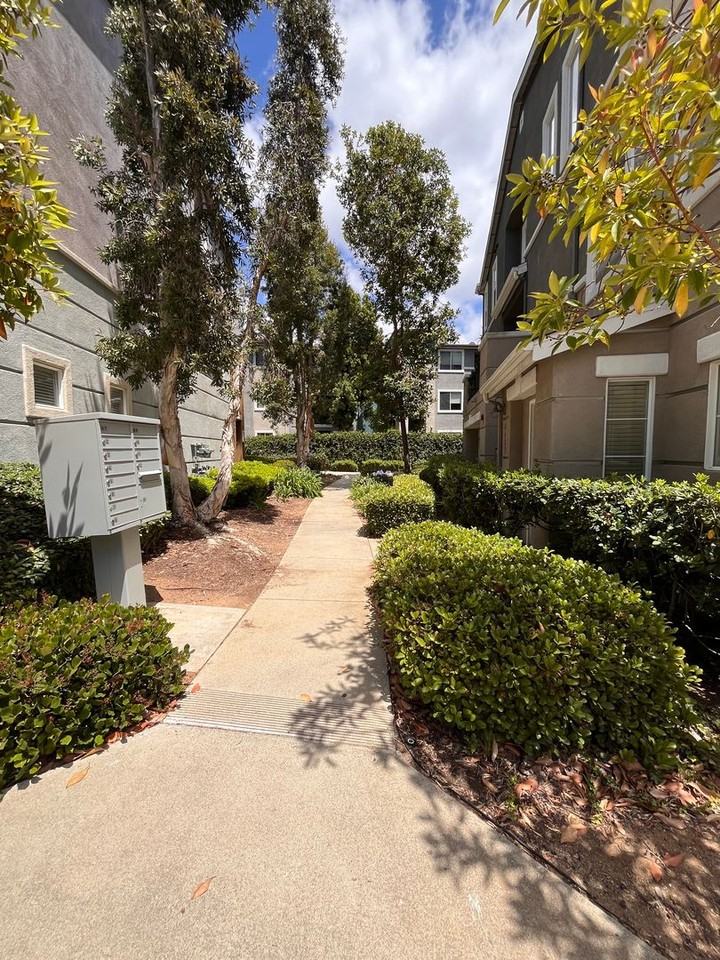 4667 Central Plz - Photo 3 of 48