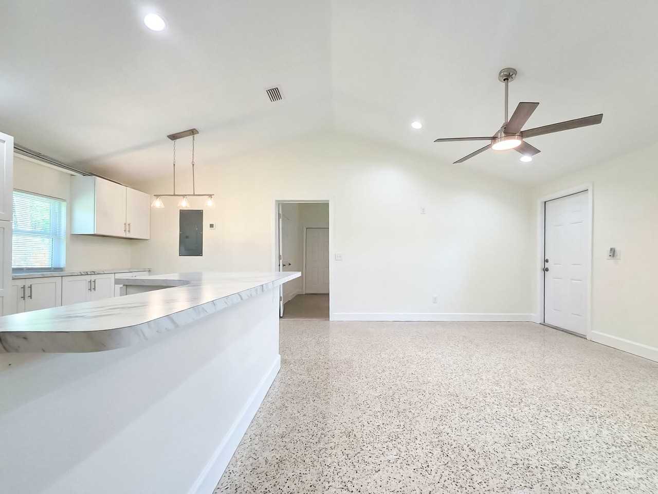 7316 Ne Waldo Rd - Photo 3 of 23