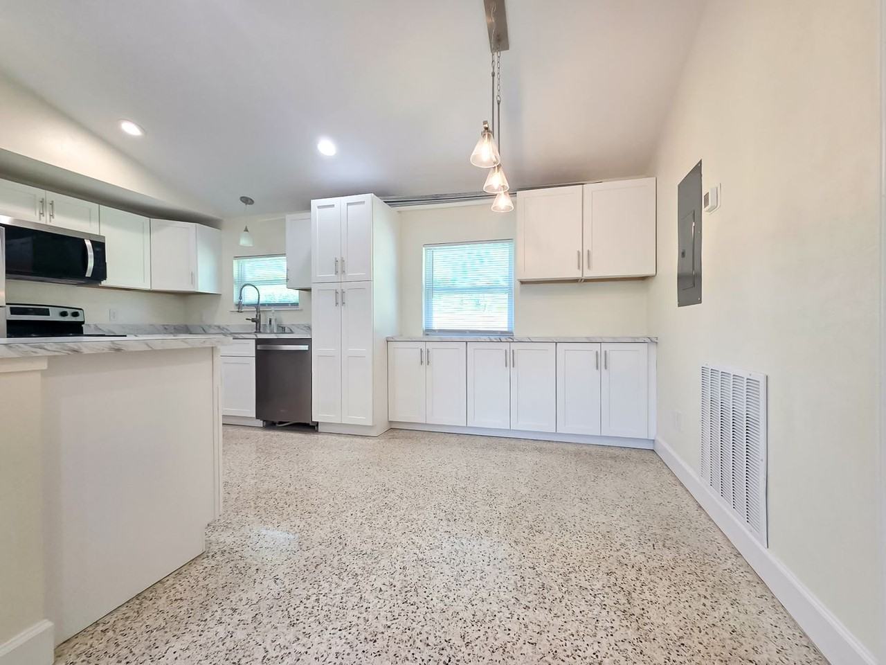 7316 Ne Waldo Rd - Photo 5 of 23