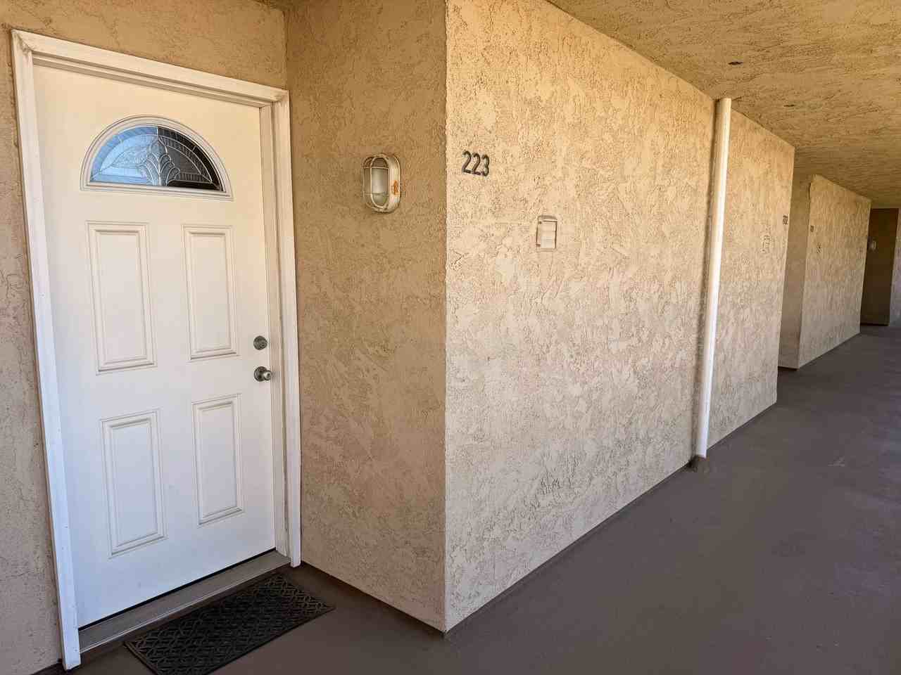 223 E Surfside Dr - Photo 3 of 13