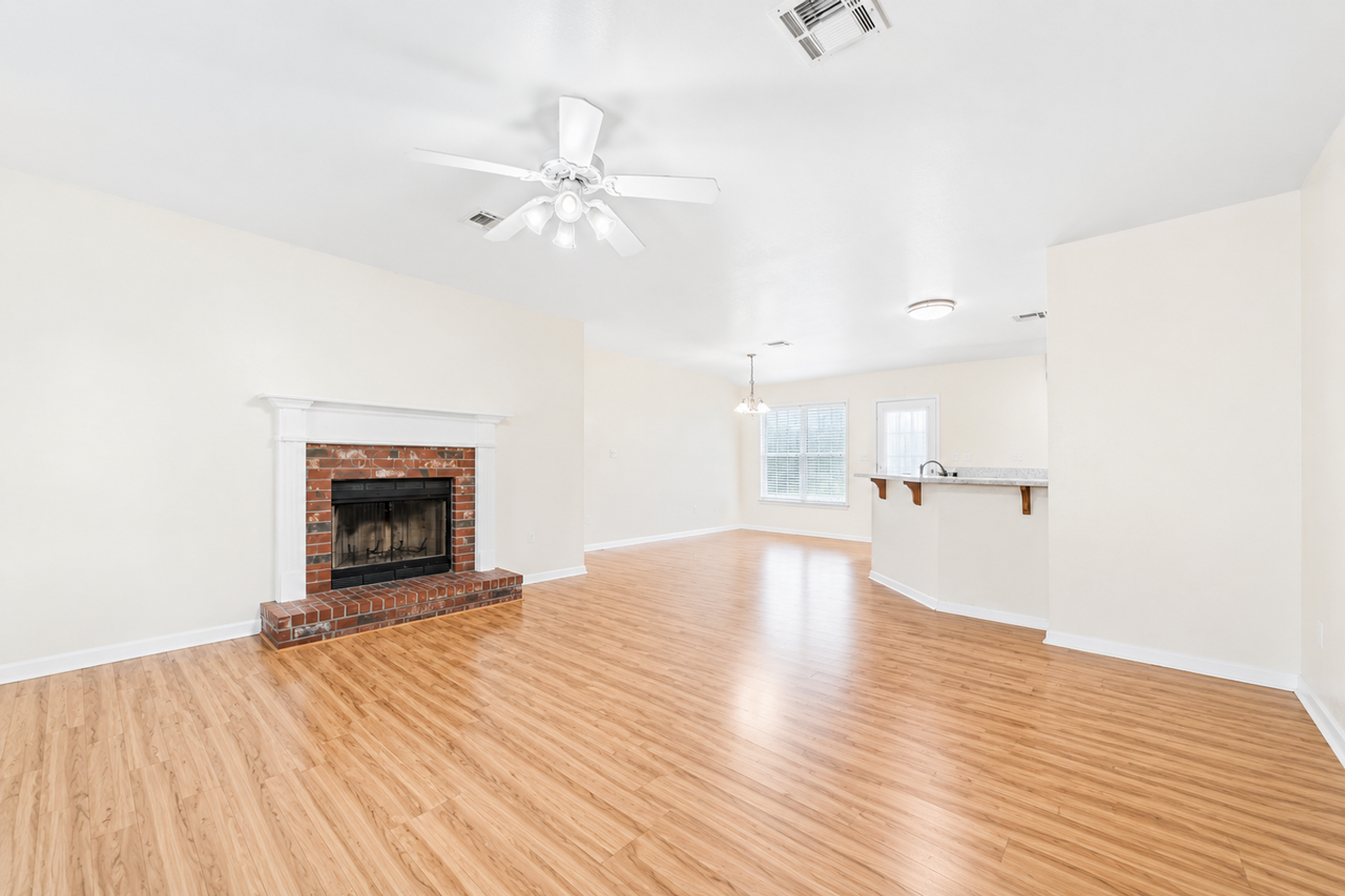 138 Lake Forest Dr - Photo 3 of 22