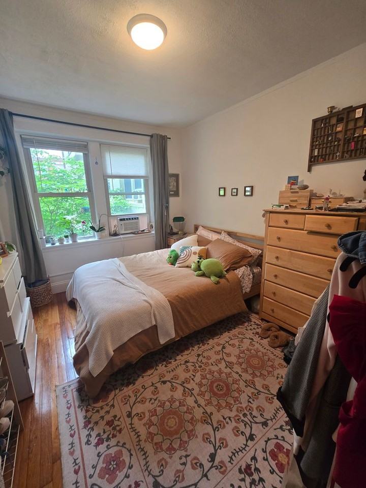 260 Kelton St - Photo 4 of 7