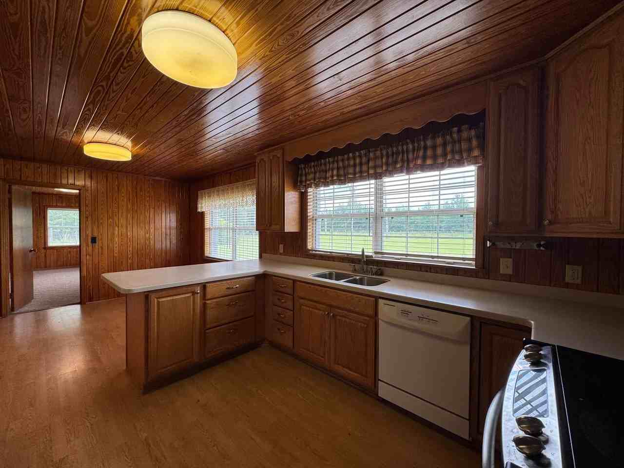 18755 Se County Road 137 - Photo 3 of 23