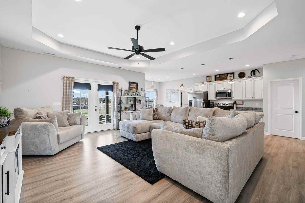 1819 Lexington Ave - Photo 4 of 30