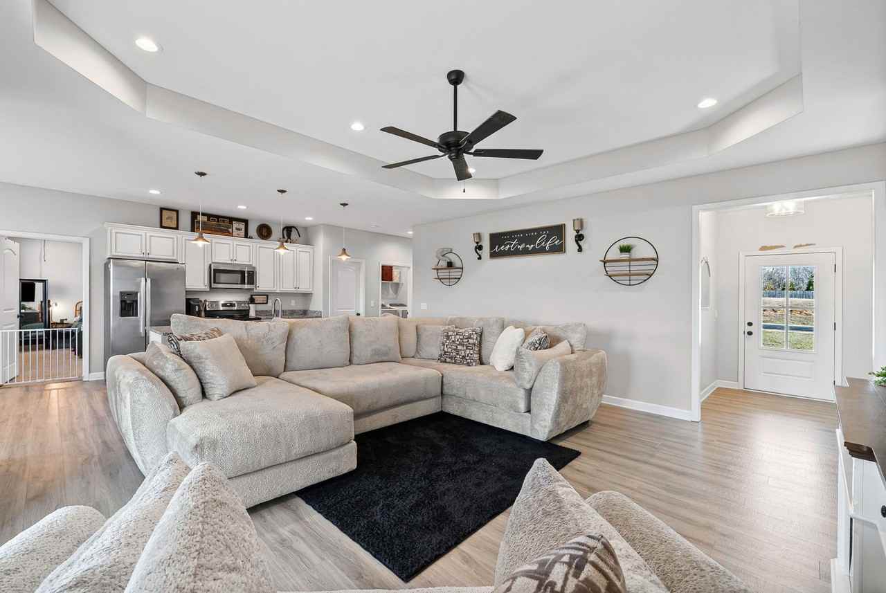 1819 Lexington Ave - Photo 5 of 30