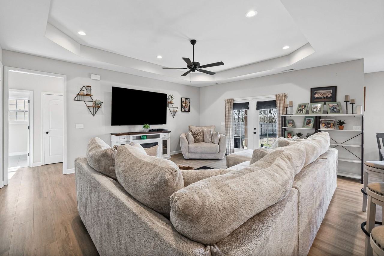 1819 Lexington Ave - Photo 6 of 30