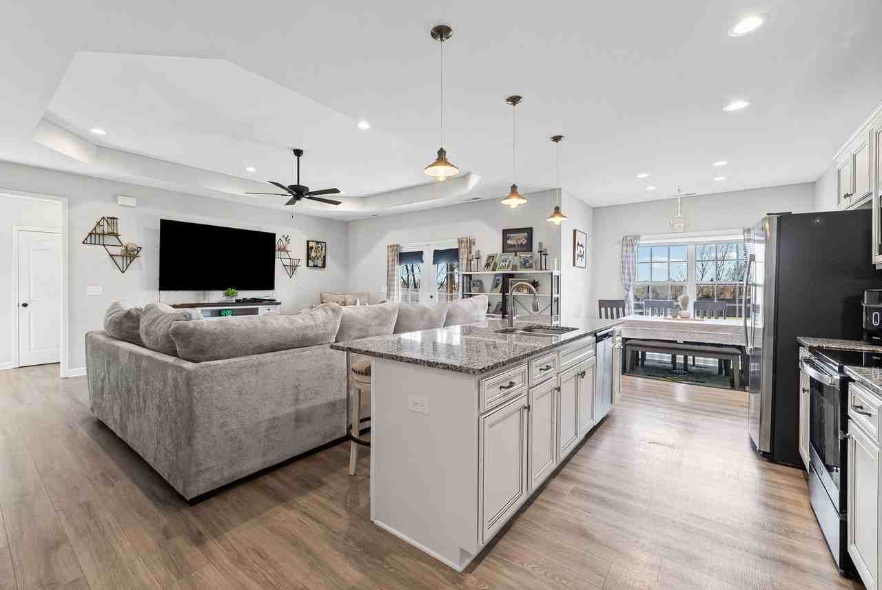 1819 Lexington Ave - Photo 7 of 30
