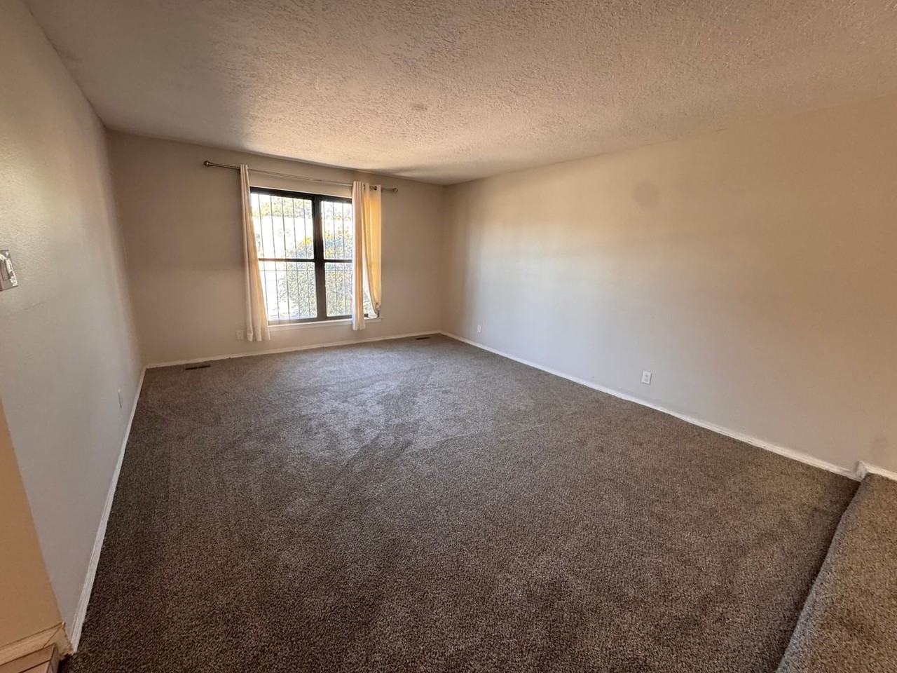 8902 Spain Rd Ne - Photo 2 of 15