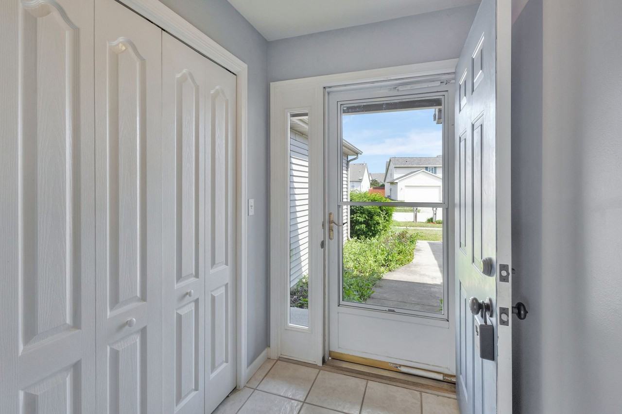 3907 Balmoral Dr - Photo 3 of 44