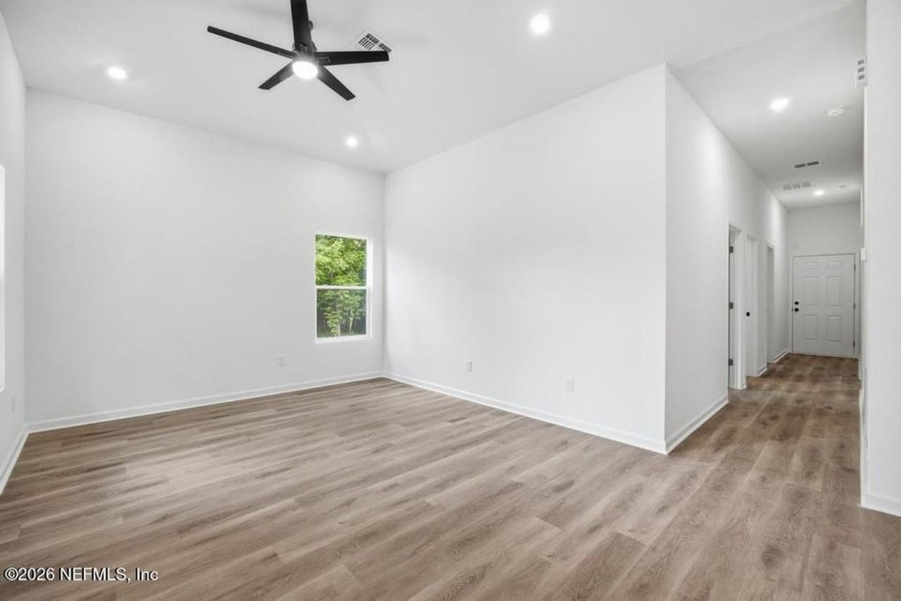 12164 Lyons St - Photo 4 of 20