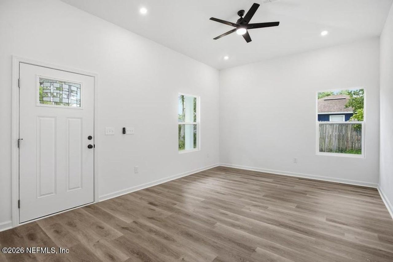 12164 Lyons St - Photo 5 of 20