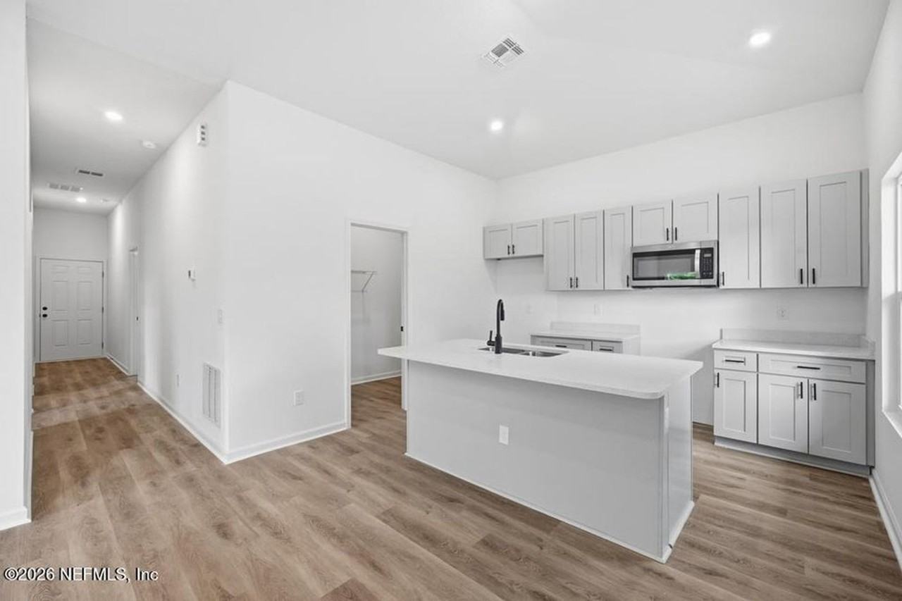 12164 Lyons St - Photo 7 of 20