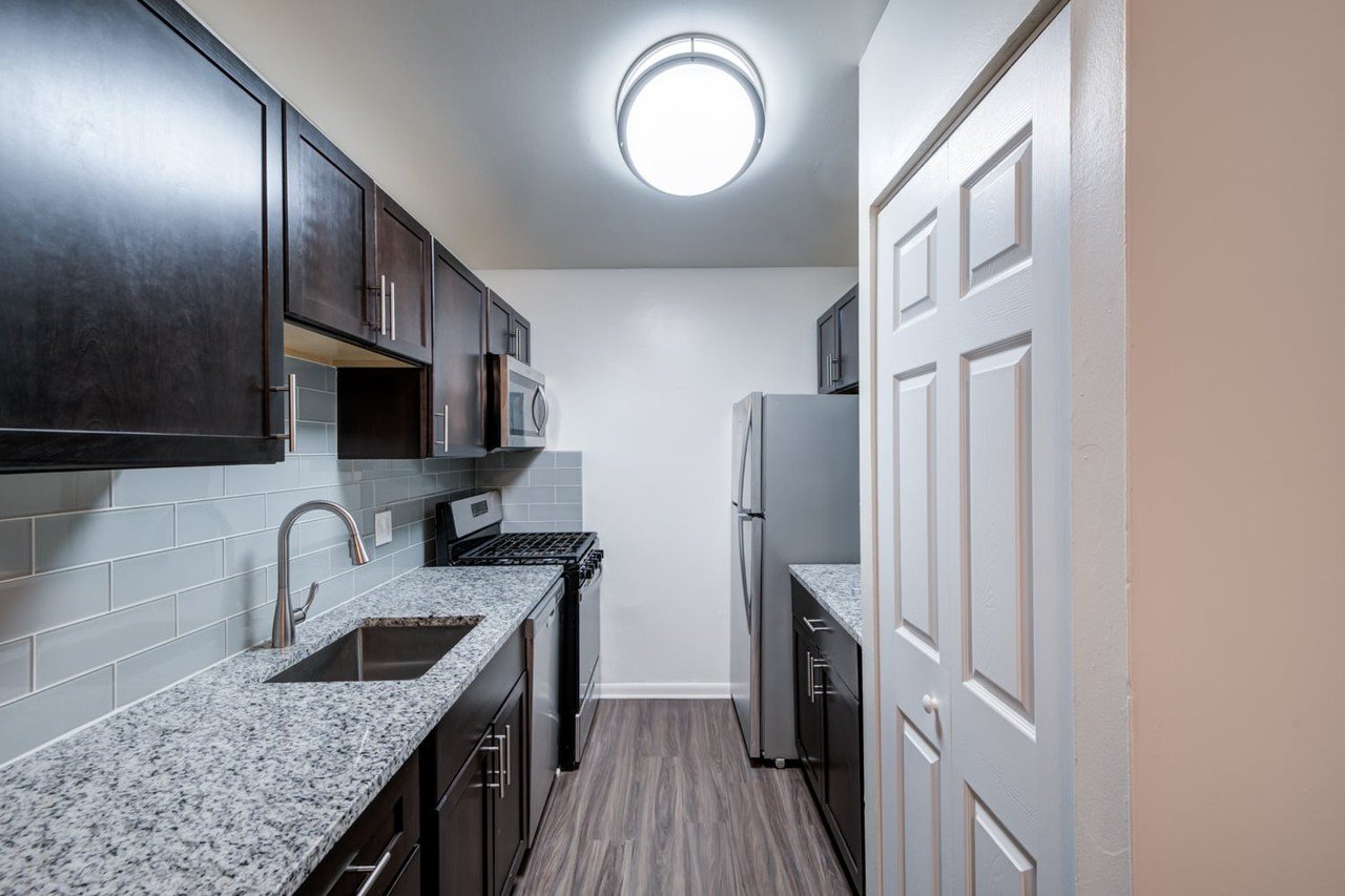 Bennington Crossings Apartment Homes - Photo 2 of 31