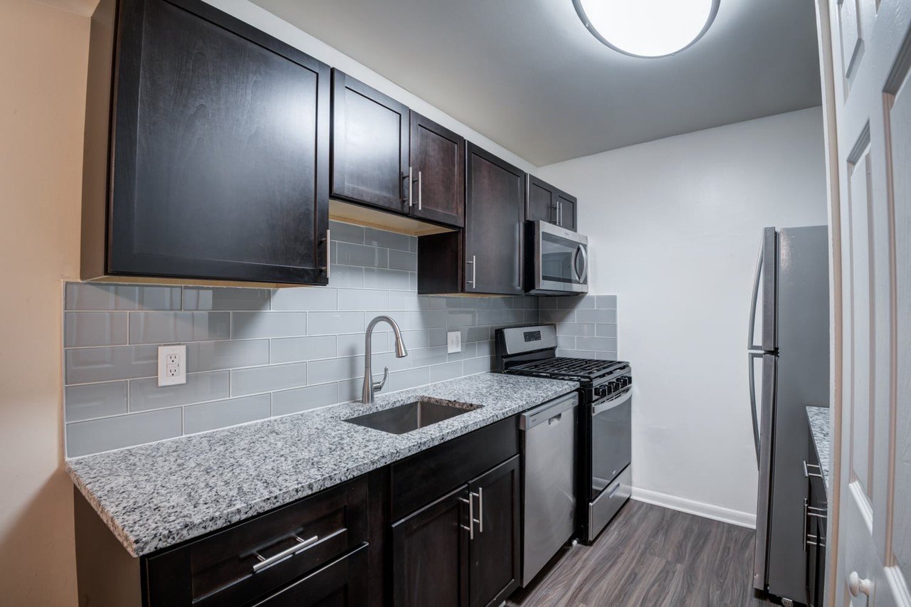 Bennington Crossings Apartment Homes - Photo 3 of 31