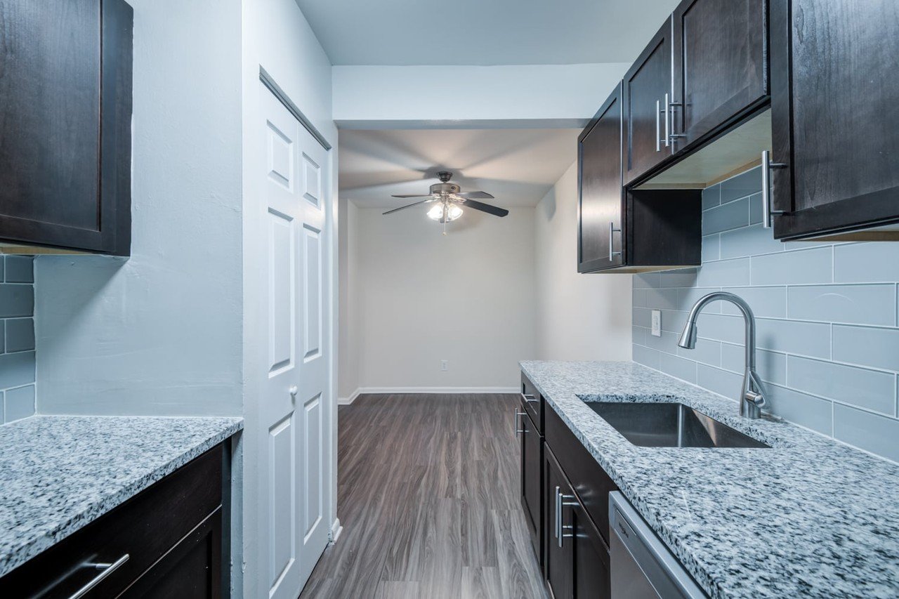 Bennington Crossings Apartment Homes - Photo 4 of 31