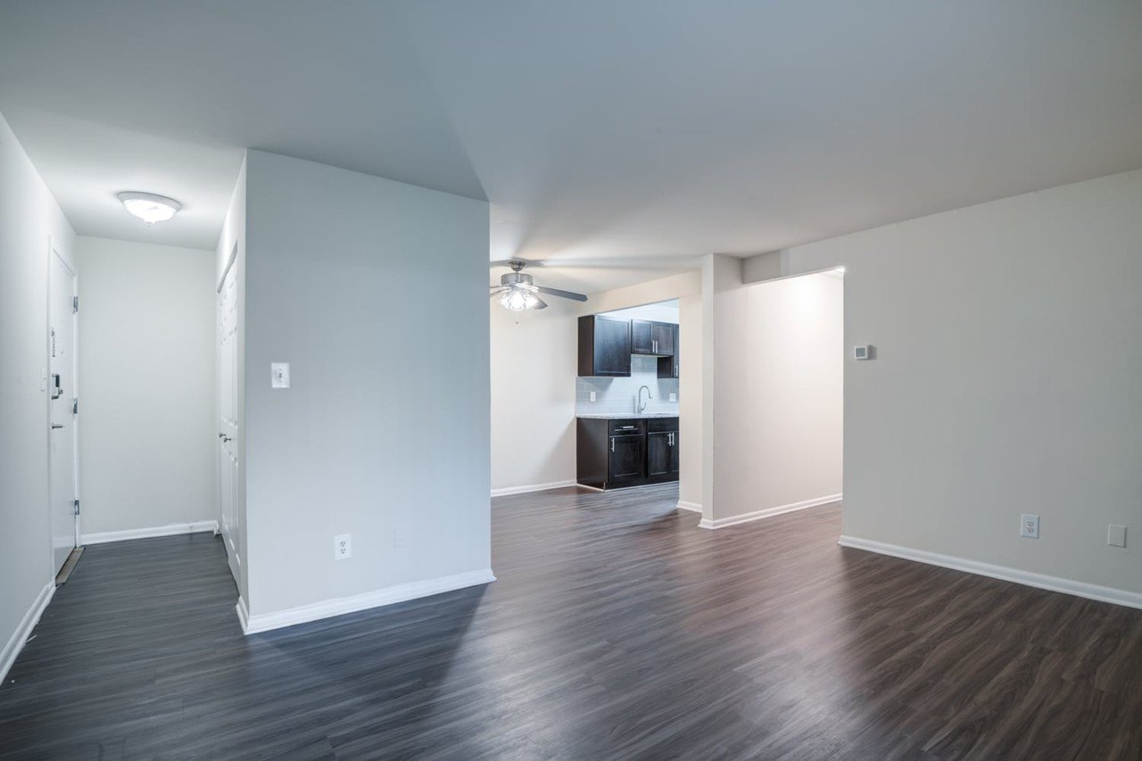 Bennington Crossings Apartment Homes - Photo 6 of 31