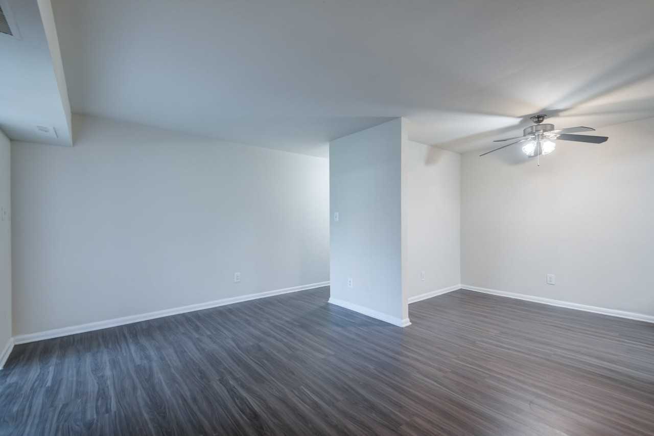 Bennington Crossings Apartment Homes - Photo 7 of 31