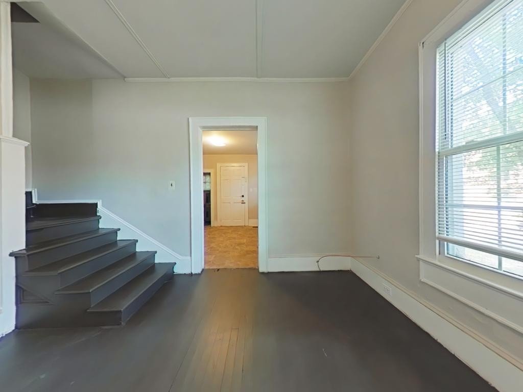 224 N Dunleith Ave - Photo 3 of 11