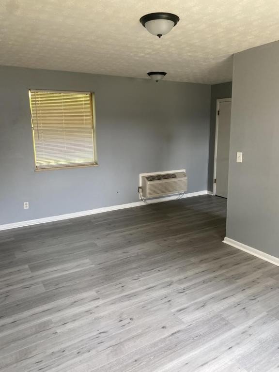 1117 17th St W - Photo 2 of 5