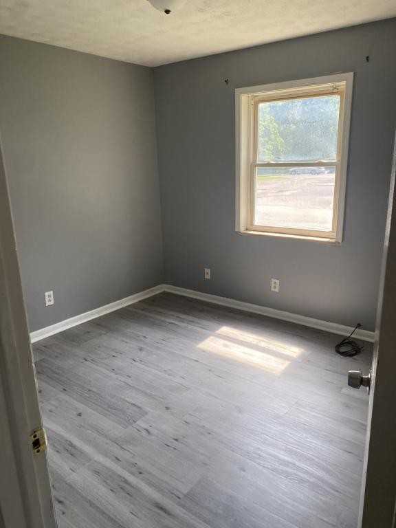 1117 17th St W - Photo 3 of 5
