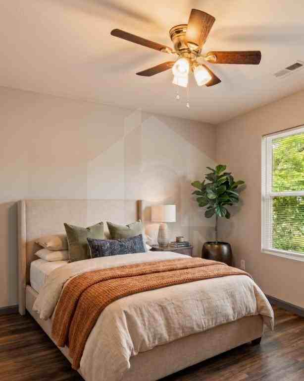 221 N Park Ave #B - Photo 6 of 9