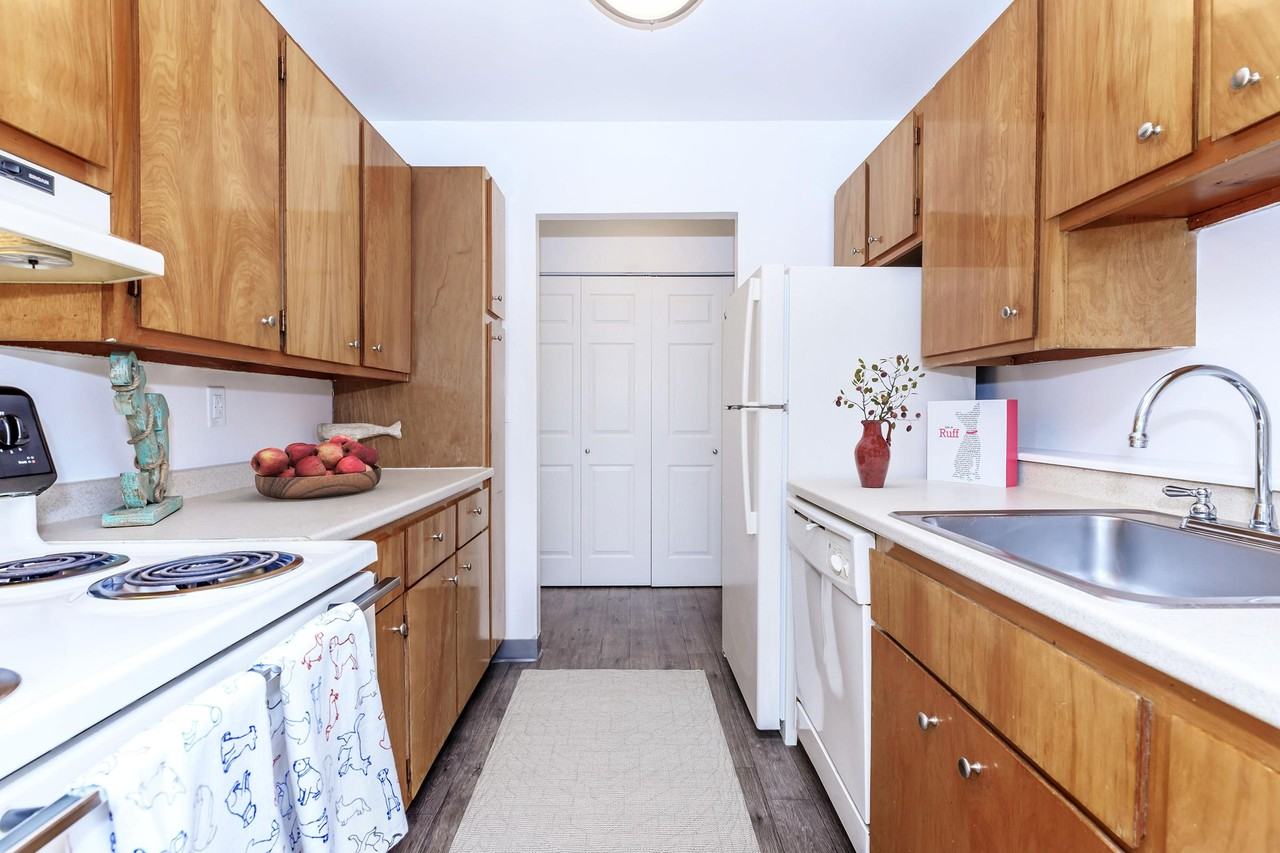 Groton Towers - Photo 5 of 17