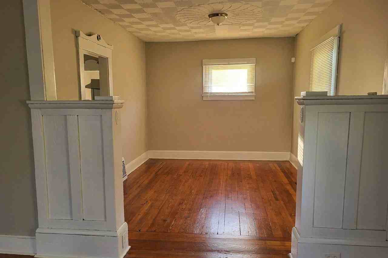 400 Bates St - Photo 3 of 11