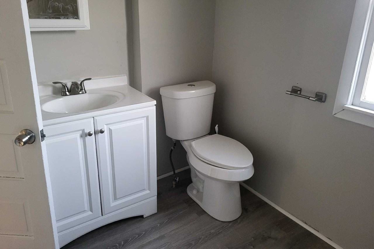 400 Bates St - Photo 7 of 11