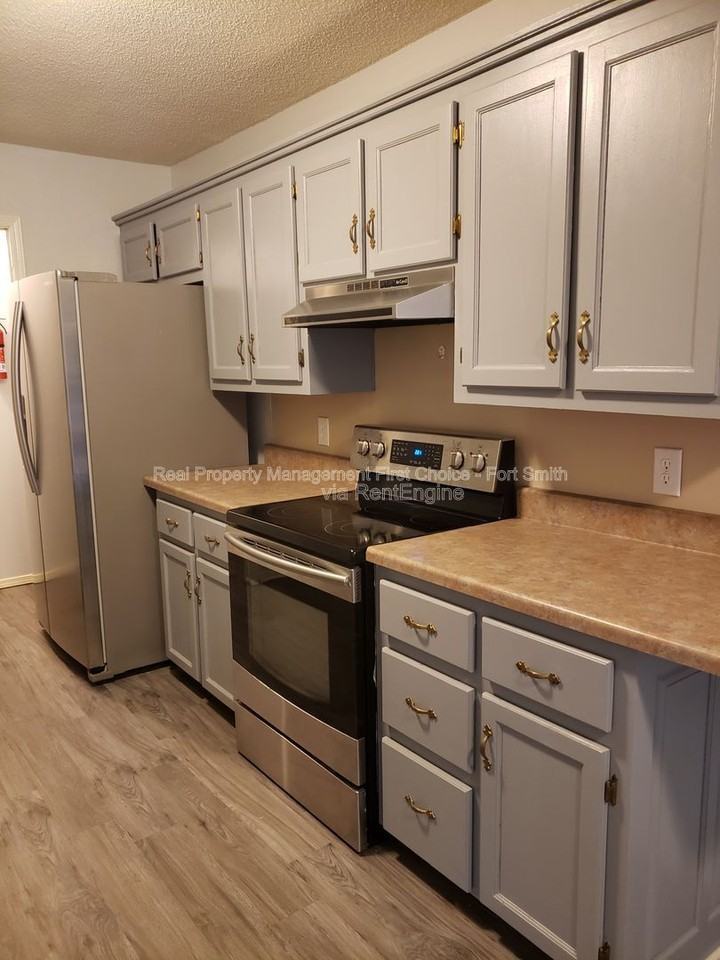 1312 N 25th St - Photo 3 of 24