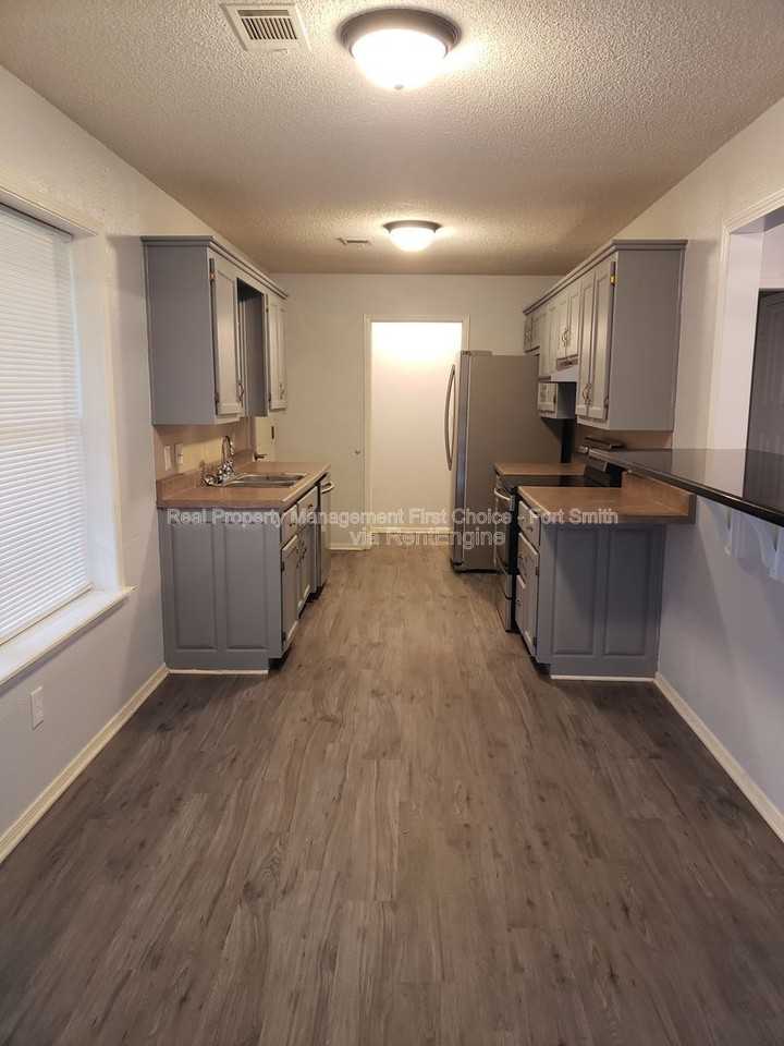 1312 N 25th St - Photo 4 of 24