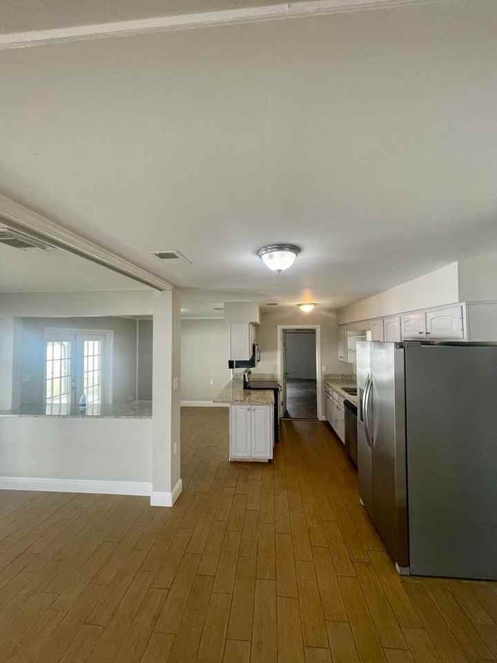 1111 Galahad Dr - Photo 4 of 32