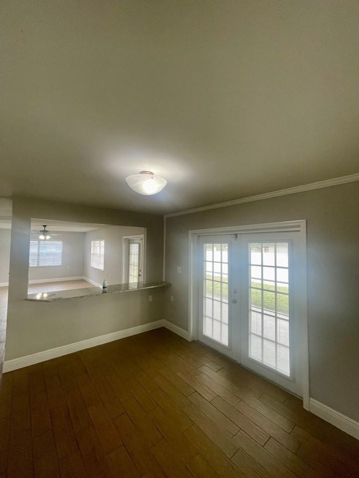 1111 Galahad Dr - Photo 5 of 32