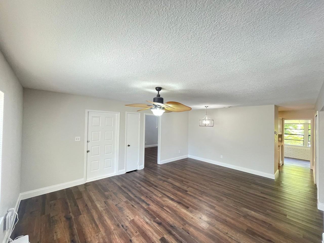 7800 Fernbrook Way - Photo 3 of 28