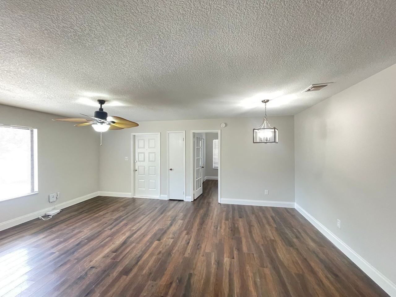 7800 Fernbrook Way - Photo 4 of 28
