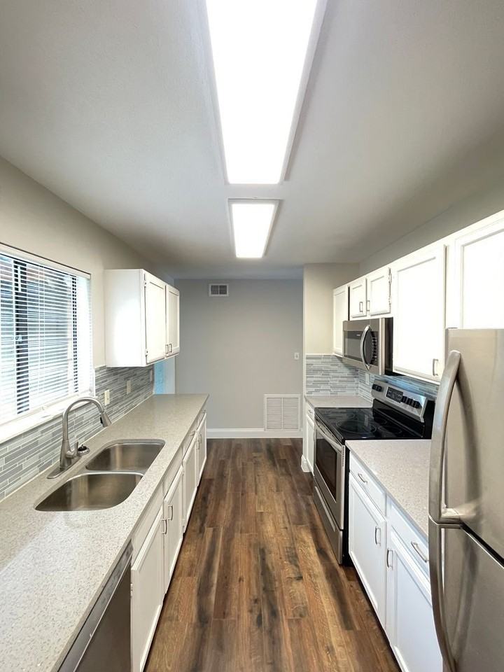 7800 Fernbrook Way - Photo 5 of 28