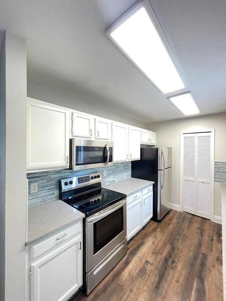 7800 Fernbrook Way - Photo 7 of 28