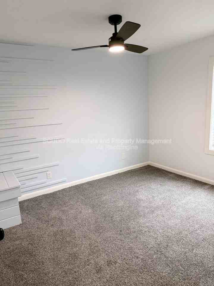 746 Locust St - Photo 6 of 12