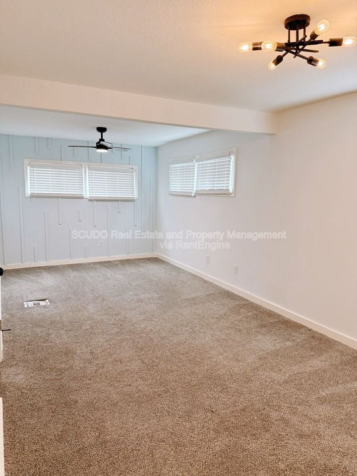 746 Locust St - Photo 7 of 12
