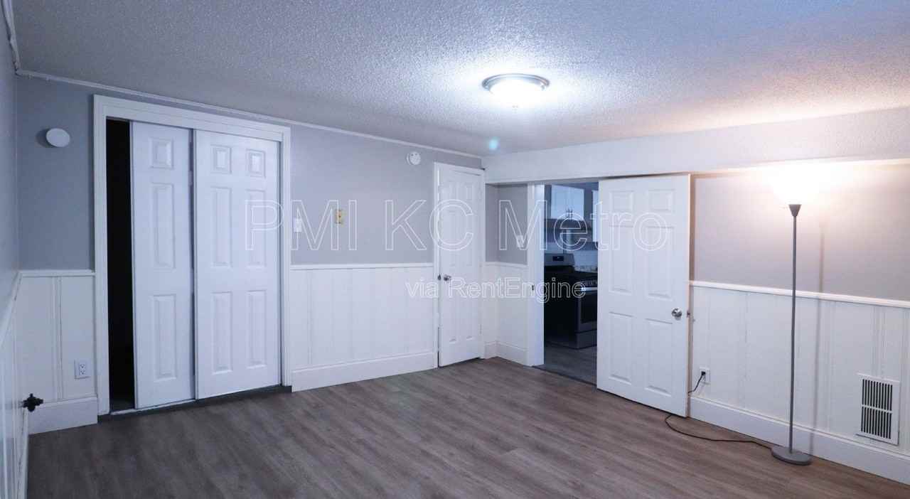 301 Bellefontaine Ave #B - Photo 5 of 14