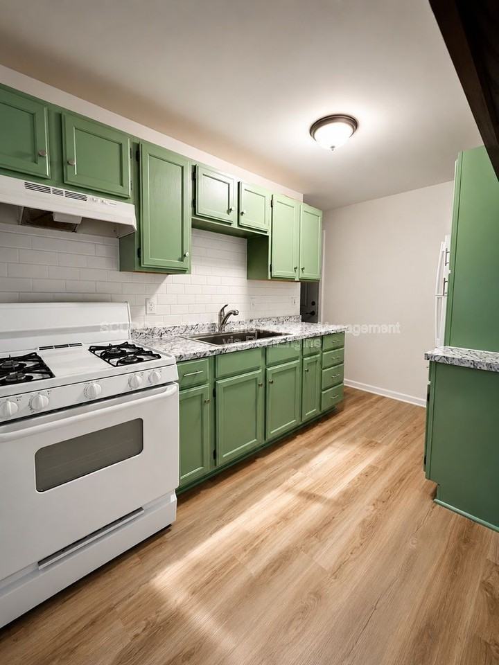 8400 Greenwood Rd - Photo 4 of 12
