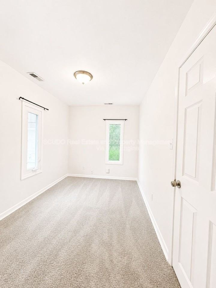 8400 Greenwood Rd - Photo 6 of 12