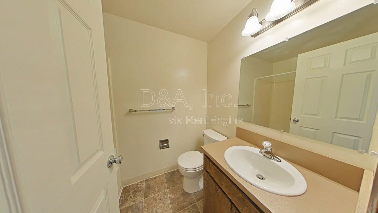 697 Jefferson St Se #4 - Photo 4 of 7