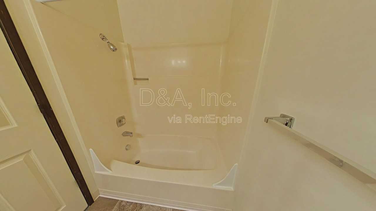 697 Jefferson St Se #4 - Photo 5 of 7