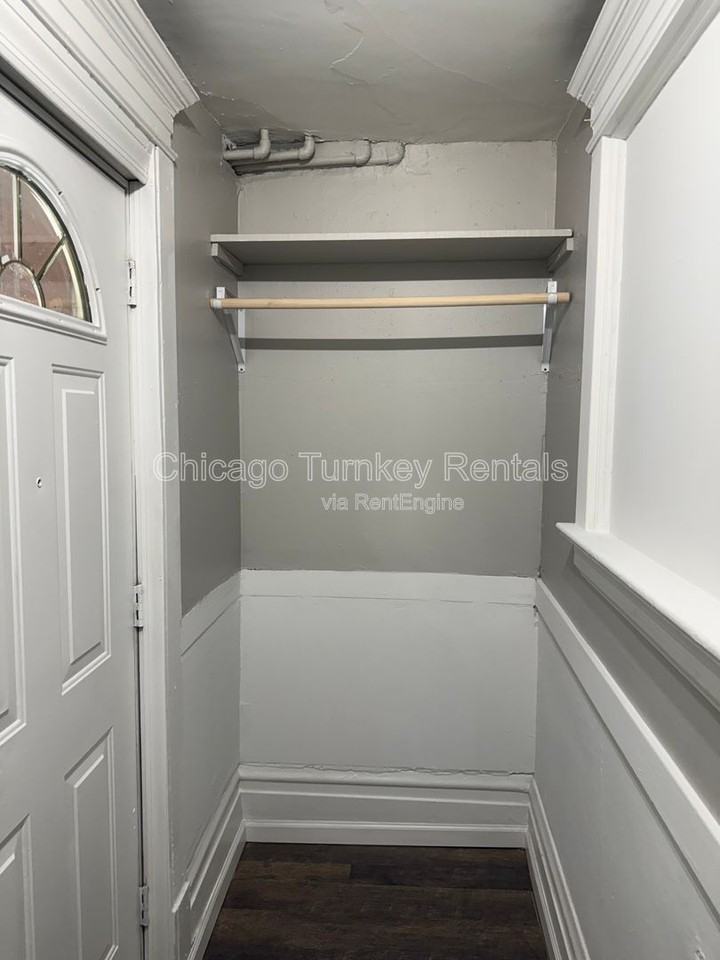 2320 W 23rd St #G - Photo 3 of 8