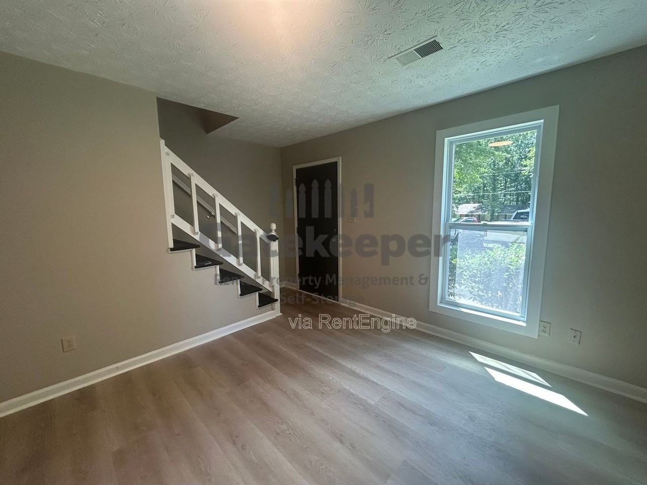 115 Meadowbrook Ct - Photo 3 of 10